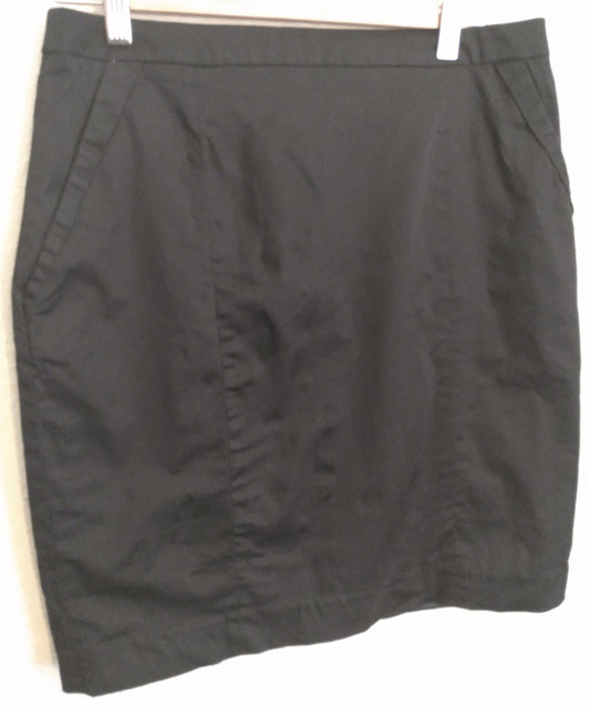 Black Pocketed Skirt